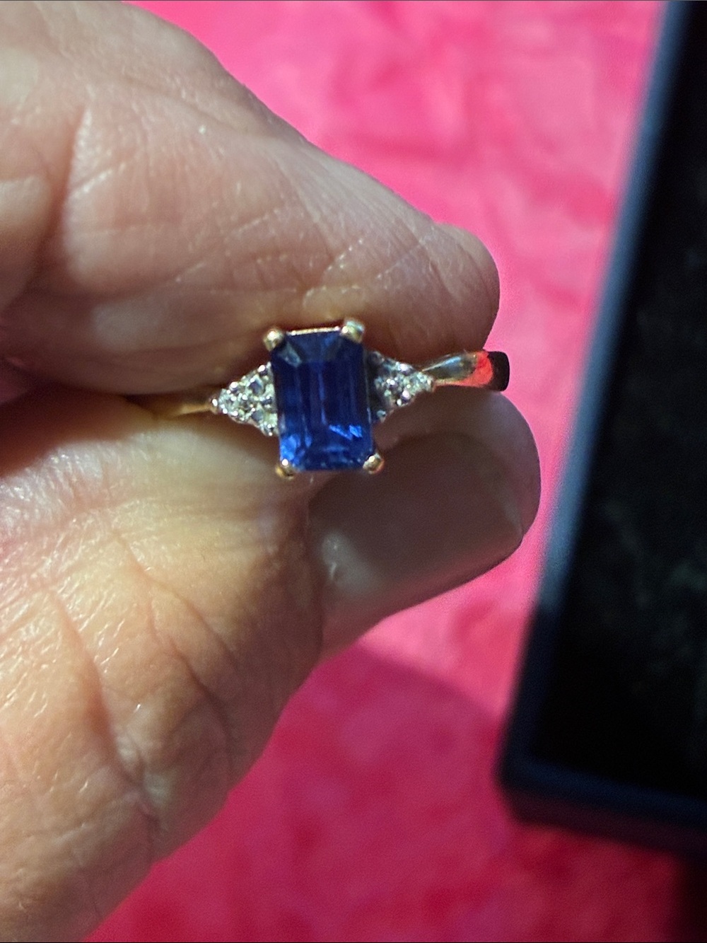 10K Beautiful Sapphire Ring With Diamond Accents. 1.20 Grams. Size 5